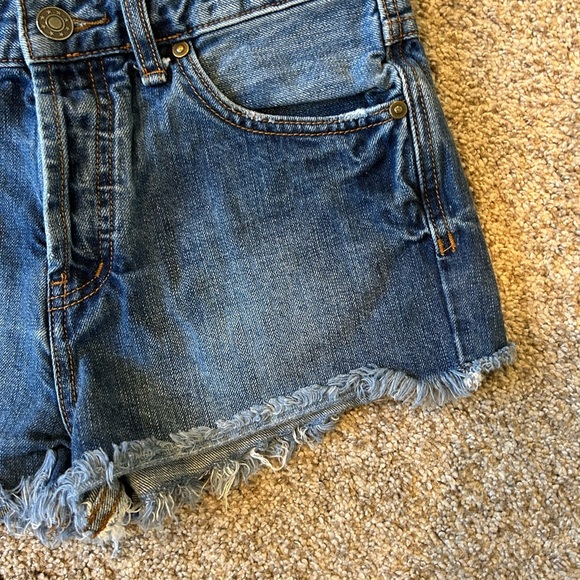 Free People short cut off Jean shorts. 2” inseam. Stretch. Medium wash. Raw hem - Picture 2 of 8